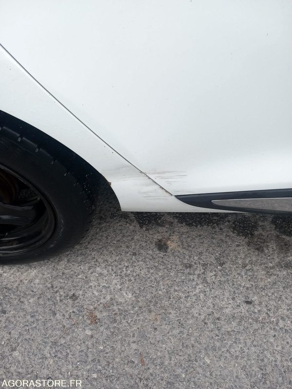Clio IV essence - Autó: 5 kép. Clio IV essence - Autó: 5 kép.