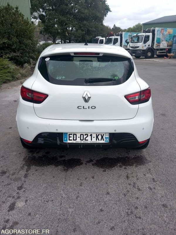 Clio IV essence - Autó: 3 kép. Clio IV essence - Autó: 3 kép.