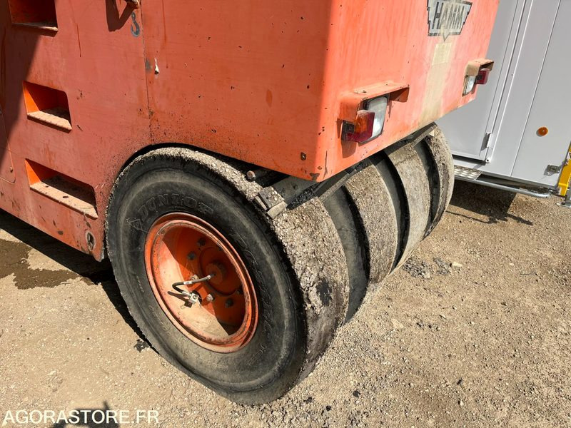 Compacteur à pneu type P3 HAMM - Henger: 5 kép. Compacteur à pneu type P3 HAMM - Henger: 5 kép.