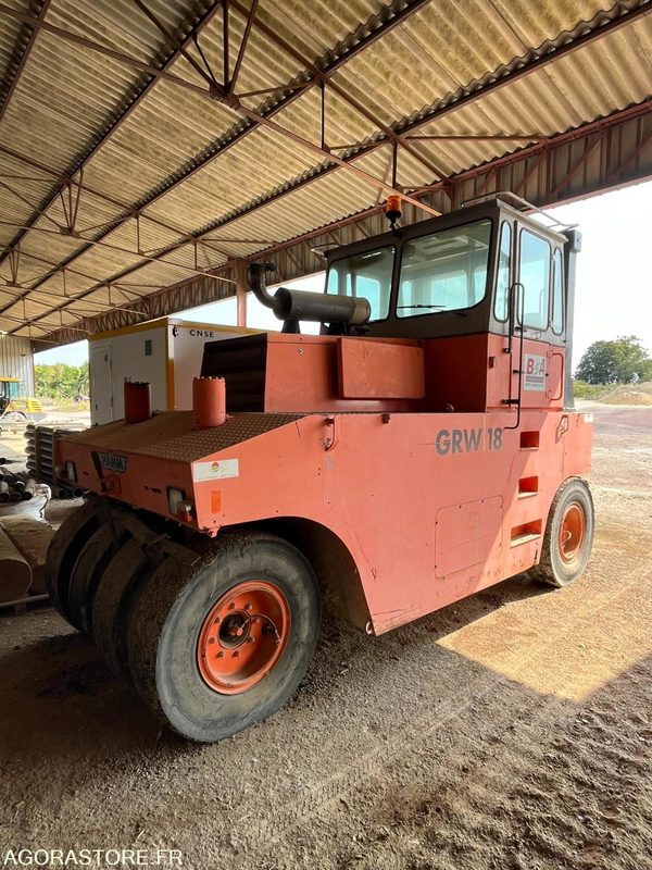 Compacteur à pneu type P3 HAMM - Henger: 2 kép. Compacteur à pneu type P3 HAMM - Henger: 2 kép.