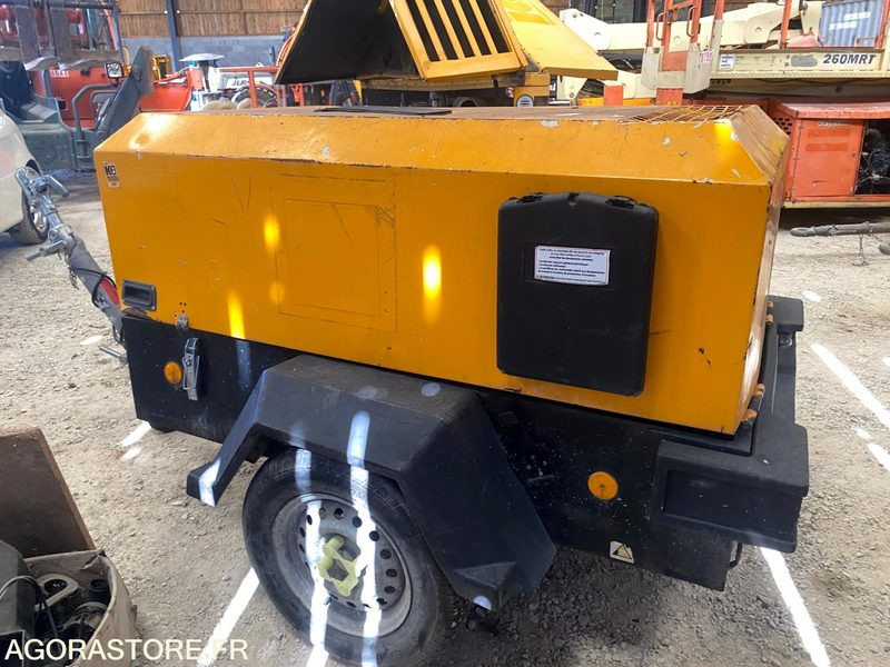 Compresseur de chantier DOOSAN 7/31 - INGERSOLL RAND - Légkompresszor: 4 kép. Compresseur de chantier DOOSAN 7/31 - INGERSOLL RAND - Légkompresszor: 4 kép.