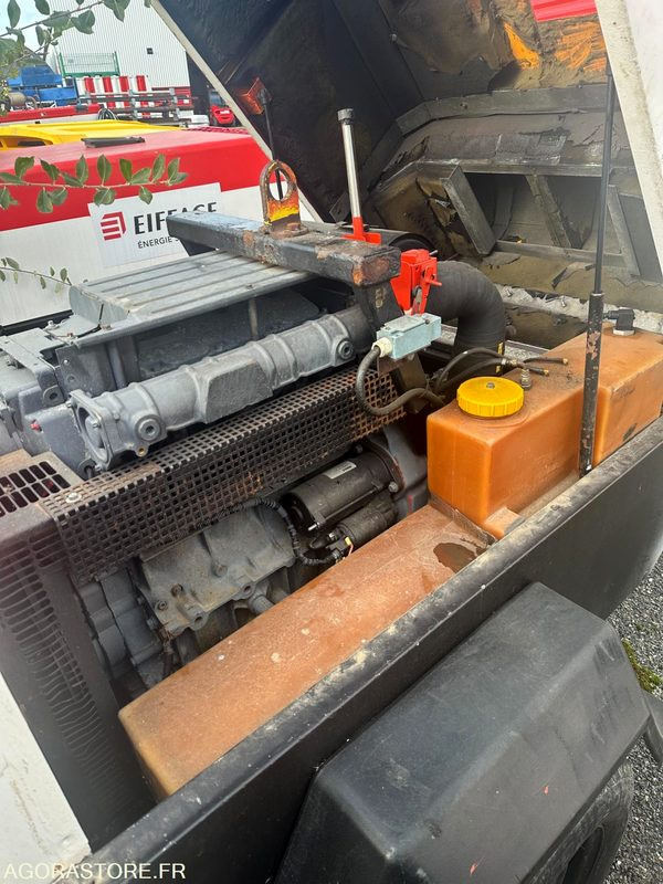 Compresseur mobile INGERSOLL P180 5m3/mm - Légkompresszor: 4 kép. Compresseur mobile INGERSOLL P180 5m3/mm - Légkompresszor: 4 kép.