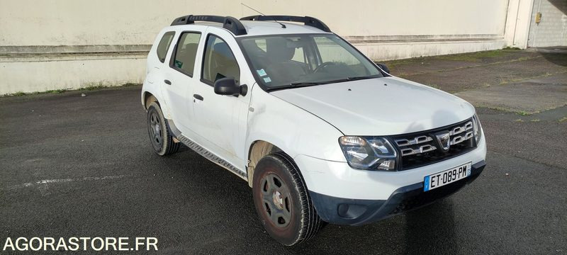 DACIA DUSTER - Autó: 2 kép. DACIA DUSTER - Autó: 2 kép.