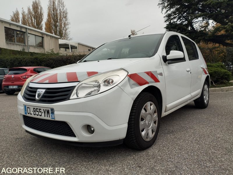 DACIA SANDERO_1.5 dCi eco2 90 cv _ CL-855-YM - Autó: 3 kép. DACIA SANDERO_1.5 dCi eco2 90 cv _ CL-855-YM - Autó: 3 kép.