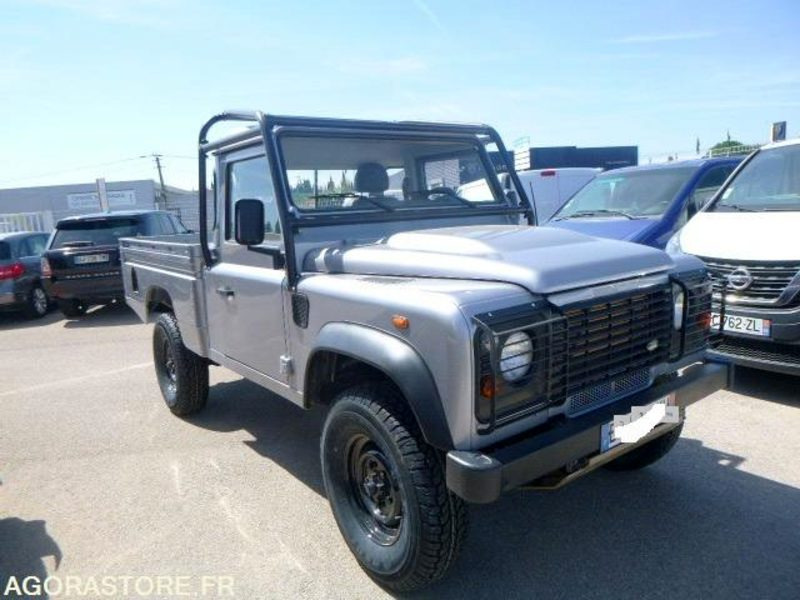 DEFENDER -Land Rover - 2011 - 131930km - 122ch - BON ETAT - Terepjáró/ SUV: 1 kép. DEFENDER -Land Rover - 2011 - 131930km - 122ch - BON ETAT - Terepjáró/ SUV: 1 kép.