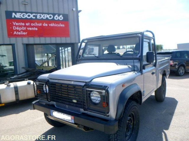 DEFENDER -Land Rover - 2011 - 131930km - 122ch - BON ETAT - Terepjáró/ SUV: 2 kép. DEFENDER -Land Rover - 2011 - 131930km - 122ch - BON ETAT - Terepjáró/ SUV: 2 kép.