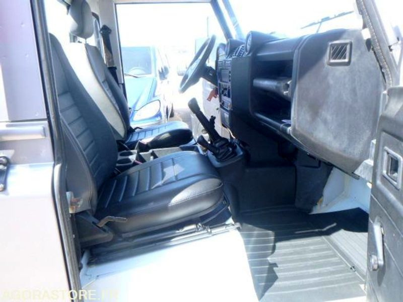 DEFENDER -Land Rover - 2011 - 131930km - 122ch - BON ETAT - Terepjáró/ SUV: 5 kép. DEFENDER -Land Rover - 2011 - 131930km - 122ch - BON ETAT - Terepjáró/ SUV: 5 kép.