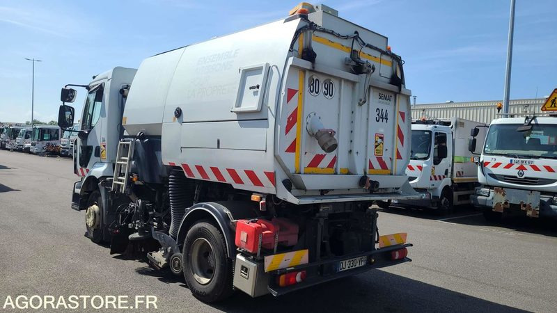 DJ 330 YP - RENAULT MIDLUM 220 - 2014 - 96138KM - Utcaseprő gép: 3 kép. DJ 330 YP - RENAULT MIDLUM 220 - 2014 - 96138KM - Utcaseprő gép: 3 kép.