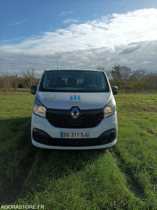 DS-311-SJ - Roulant - RENAULT TRAFIC - VP - 331 363 Kms - Minibusz, Kisbusz: 3 kép. DS-311-SJ - Roulant - RENAULT TRAFIC - VP - 331 363 Kms - Minibusz, Kisbusz: 3 kép.
