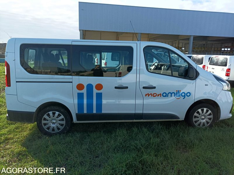 DS-311-SJ - Roulant - RENAULT TRAFIC - VP - 331 363 Kms - Minibusz, Kisbusz: 2 kép. DS-311-SJ - Roulant - RENAULT TRAFIC - VP - 331 363 Kms - Minibusz, Kisbusz: 2 kép.