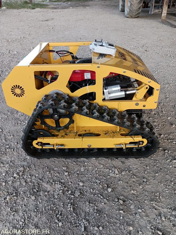 Debroussailleuse radiocommandée - Kerti gépek: 3 kép. Debroussailleuse radiocommandée - Kerti gépek: 3 kép.