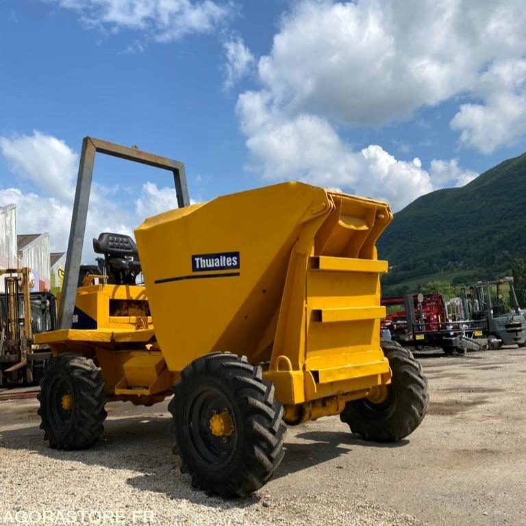 Dumper articulé Thwaites Dumper ALLDRIVE FRONT TIP 2T - 2003 - Heures inconnu - Dömper: 1 kép. Dumper articulé Thwaites Dumper ALLDRIVE FRONT TIP 2T - 2003 - Heures inconnu - Dömper: 1 kép.