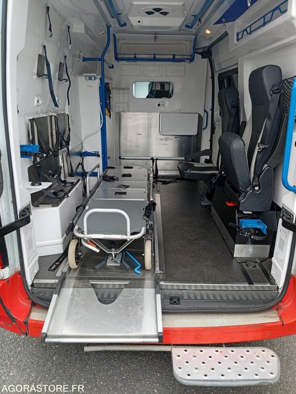 EH-025-LT - Roulant - RENAULT MASTER - VASP - 363 000 Kms - Mentőautó: 5 kép. EH-025-LT - Roulant - RENAULT MASTER - VASP - 363 000 Kms - Mentőautó: 5 kép.