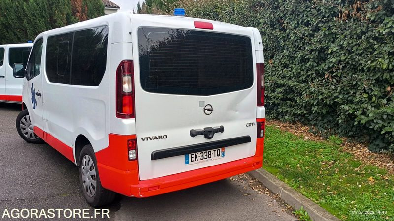 EK-338-TQ - Roulant - OPEL VIVARO - VASP - 510 896 Kms - Mentőautó: 3 kép. EK-338-TQ - Roulant - OPEL VIVARO - VASP - 510 896 Kms - Mentőautó: 3 kép.
