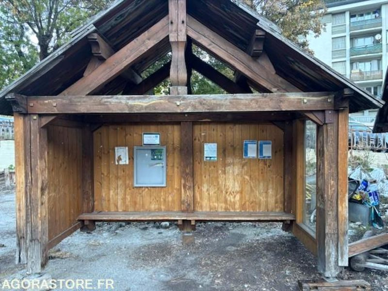 Grand abris bus bois - Egyéb gépek: 1 kép. Grand abris bus bois - Egyéb gépek: 1 kép.