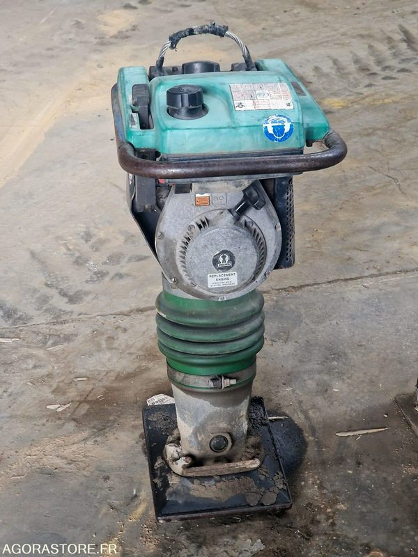 PILONNEUSE VIBRANTE WACKER BS600 ESSENCE 2,9CV - Egyéb gépek: 1 kép. PILONNEUSE VIBRANTE WACKER BS600 ESSENCE 2,9CV - Egyéb gépek: 1 kép.
