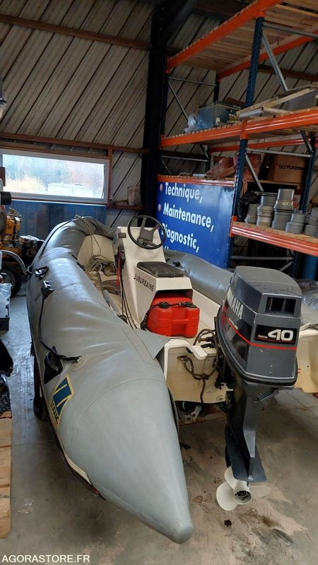 ZODIAC 470 - MOTEUR YAMAHA 40 chevaux - 1993 - Egyéb gépek: 5 kép. ZODIAC 470 - MOTEUR YAMAHA 40 chevaux - 1993 - Egyéb gépek: 5 kép.