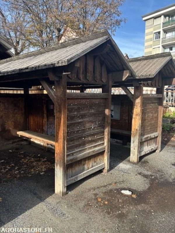 Lot de 2 abris bus bois - Egyéb gépek: 2 kép. Lot de 2 abris bus bois - Egyéb gépek: 2 kép.