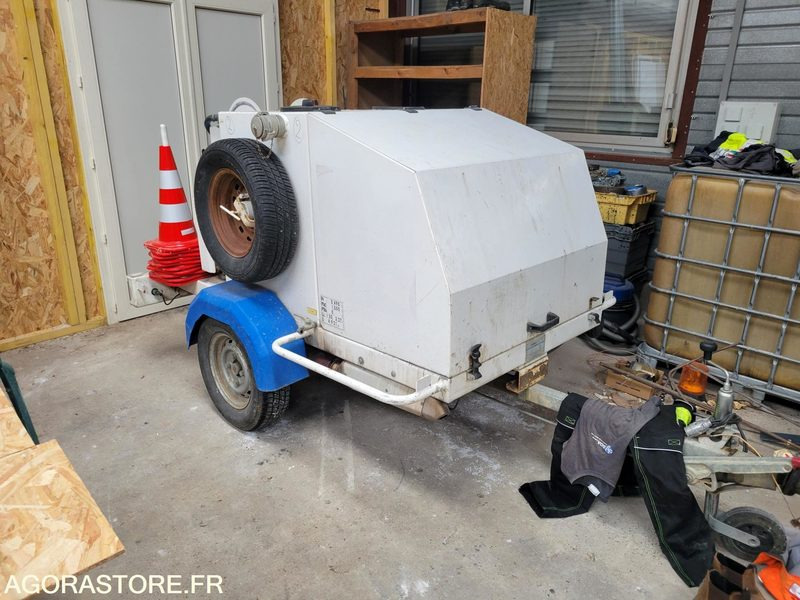 Remorque Hydrocureur Karcher - Építőipari gépek: 1 kép. Remorque Hydrocureur Karcher - Építőipari gépek: 1 kép.