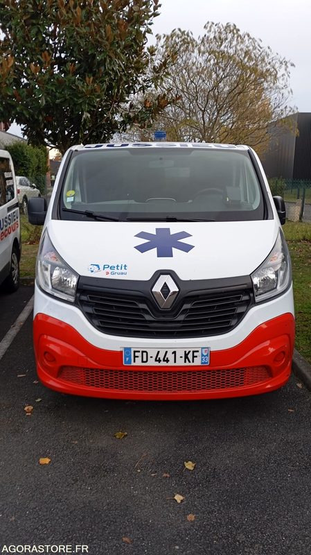 FD-441-KF - "PP"- Non Roulant - RENAULT TRAFIC - VASP - 318 629 Kms - Mentőautó: 4 kép. FD-441-KF - "PP"- Non Roulant - RENAULT TRAFIC - VASP - 318 629 Kms - Mentőautó: 4 kép.