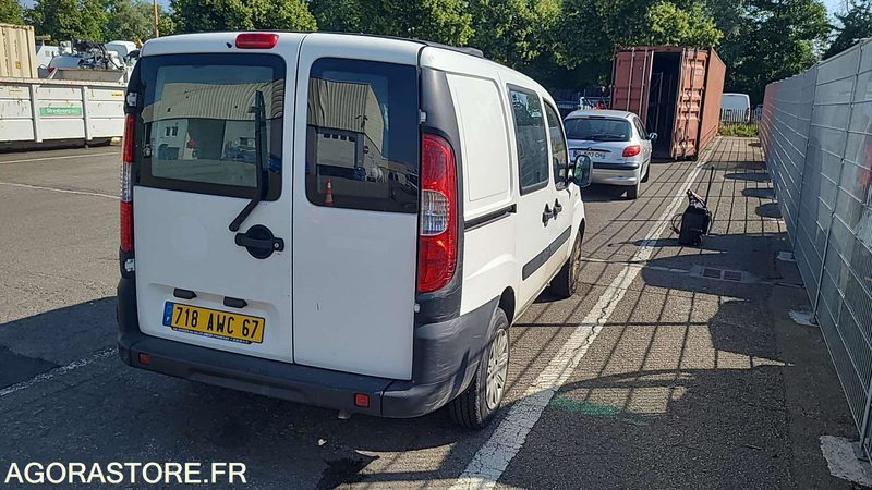 FIAT DOBLO CARGO - 2007 - 98427KM - 718 AWC 67 - Kis furgon: 3 kép. FIAT DOBLO CARGO - 2007 - 98427KM - 718 AWC 67 - Kis furgon: 3 kép.