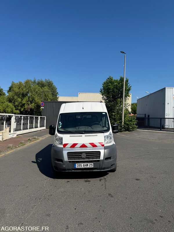 FIAT DUCATO 133 000 KM 7 PLACES - Furgon: 3 kép. FIAT DUCATO 133 000 KM 7 PLACES - Furgon: 3 kép.