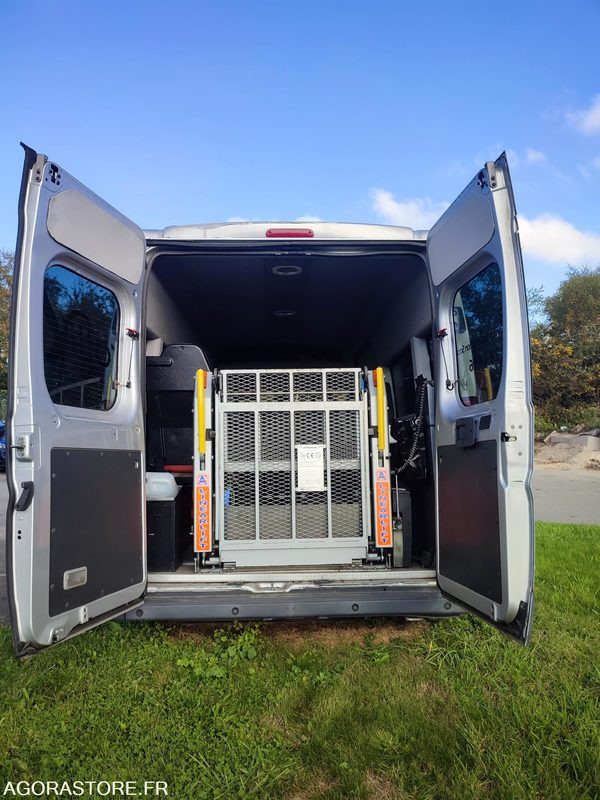 FIAT DUCATO TPMR - Roulant - 2009  (91 120 km) - Furgon: 2 kép. FIAT DUCATO TPMR - Roulant - 2009  (91 120 km) - Furgon: 2 kép.