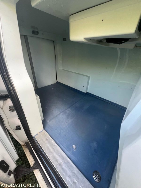 FIAT- SCUDO - 2015 - 350 000 KM - FRIGORIFIQUE MULTI TEMPERATURE - Hűtős kisteherautó: 4 kép. FIAT- SCUDO - 2015 - 350 000 KM - FRIGORIFIQUE MULTI TEMPERATURE - Hűtős kisteherautó: 4 kép.
