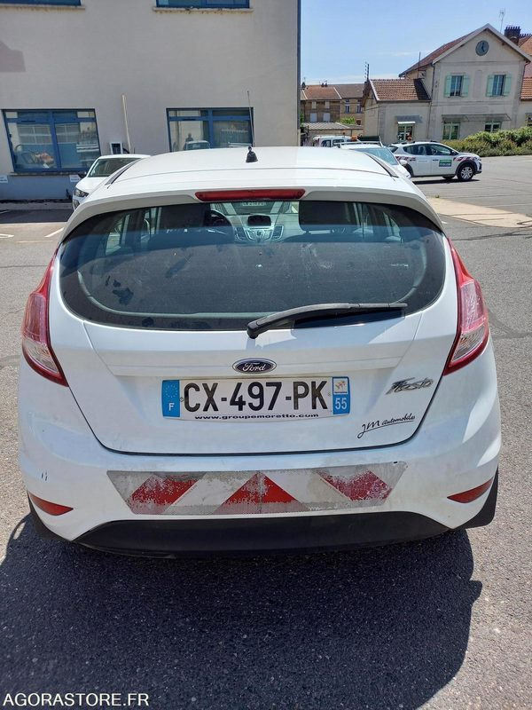 FORD FIESTA TDCI 70 FAP TREND 5 portes - Autó: 4 kép. FORD FIESTA TDCI 70 FAP TREND 5 portes - Autó: 4 kép.