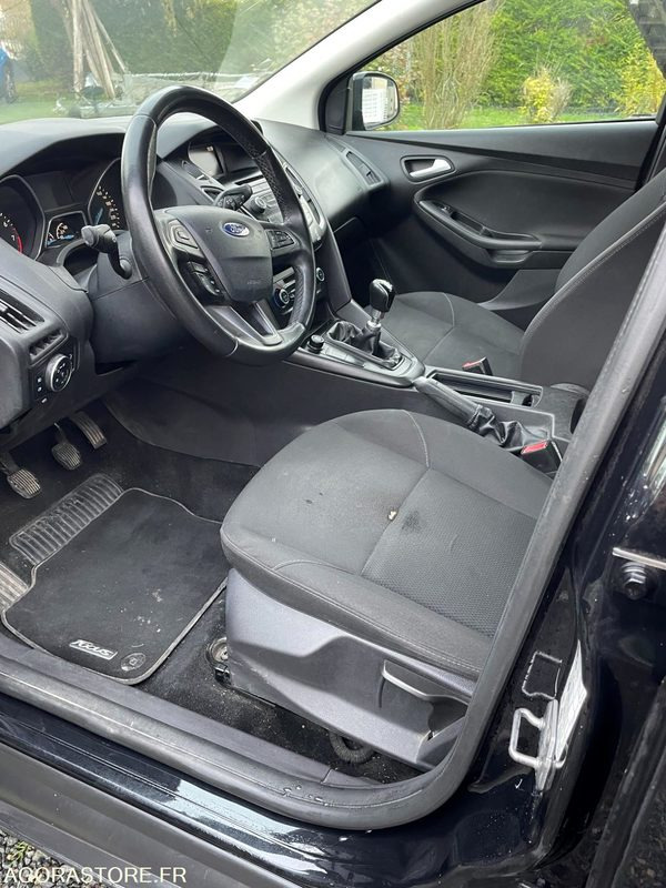 FORD-FOCUS-2015-170332KMS - Autó: 5 kép. FORD-FOCUS-2015-170332KMS - Autó: 5 kép.