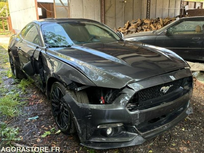 FORD MUSTANG FASTBACK 5.0 V8 - Autó: 2 kép. FORD MUSTANG FASTBACK 5.0 V8 - Autó: 2 kép.