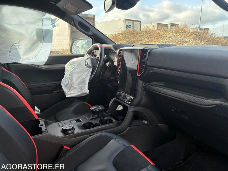 Pickup FORD RANGER RAPTOR (2025): 11 kép.