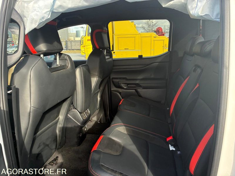 Pickup FORD RANGER RAPTOR (2025): 7 kép.