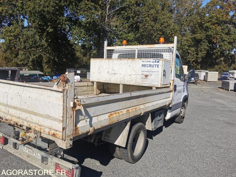 FOURGON BENNE - IVECO - DAILY 35C13 - 2011 / 264350 KM - BJ028EC - Billenőplatós kisteherautó: 5 kép. FOURGON BENNE - IVECO - DAILY 35C13 - 2011 / 264350 KM - BJ028EC - Billenőplatós kisteherautó: 5 kép.
