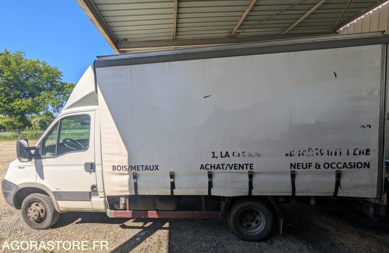 FOURGON IVECO 35C18 - 2008 - 182 000 KM - Furgon: 2 kép. FOURGON IVECO 35C18 - 2008 - 182 000 KM - Furgon: 2 kép.