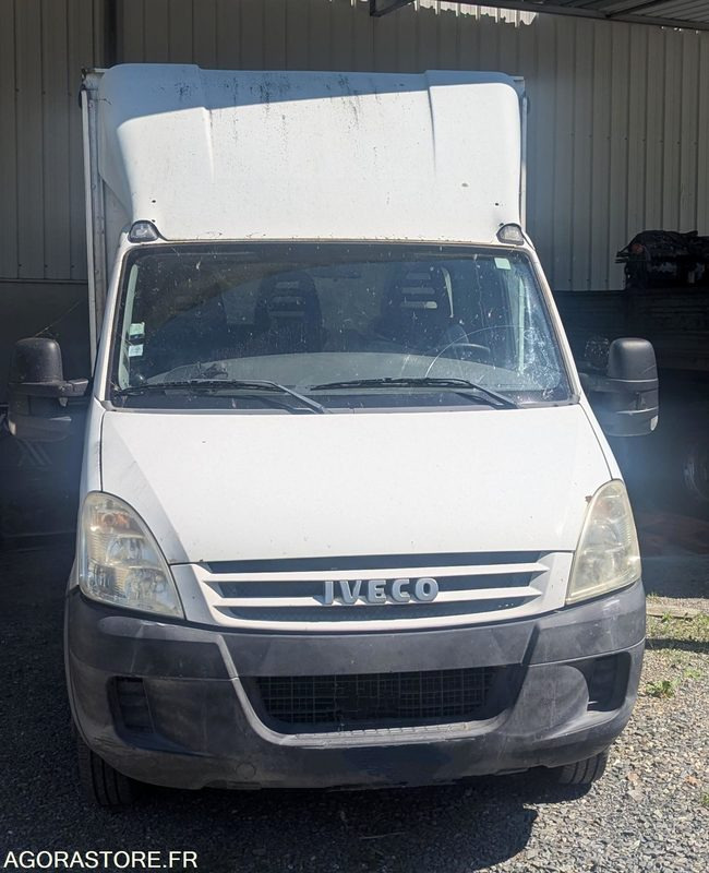 FOURGON IVECO 35C18 - 2008 - 182 000 KM - Furgon: 1 kép. FOURGON IVECO 35C18 - 2008 - 182 000 KM - Furgon: 1 kép.