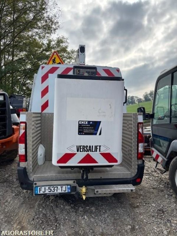FOURGON NACELLE RENAULT MASTER ET NACELLE VERSALIFT 11.3 M 2019 110329 KM - Emelőkosaras teherautó: 1 kép. FOURGON NACELLE RENAULT MASTER ET NACELLE VERSALIFT 11.3 M 2019 110329 KM - Emelőkosaras teherautó: 1 kép.