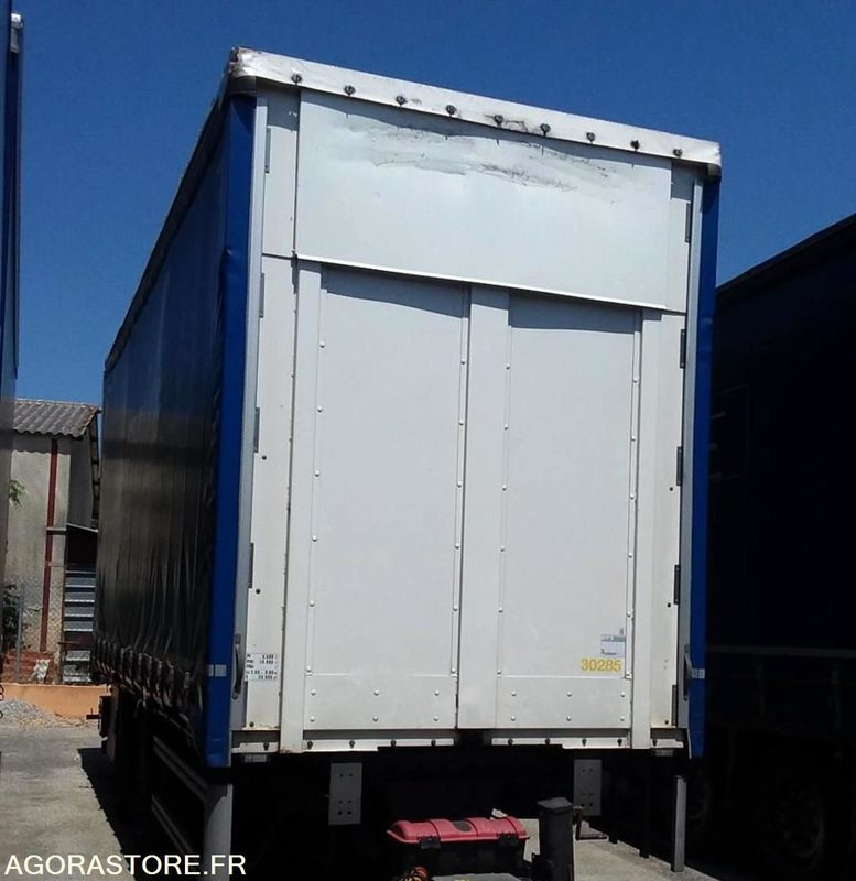 SEMI REMORQUE PLSC 18T - TOIT RELEVABLE - RIDEAUX COULISSANTS - Félpótkocsi: 3 kép. SEMI REMORQUE PLSC 18T - TOIT RELEVABLE - RIDEAUX COULISSANTS - Félpótkocsi: 3 kép.