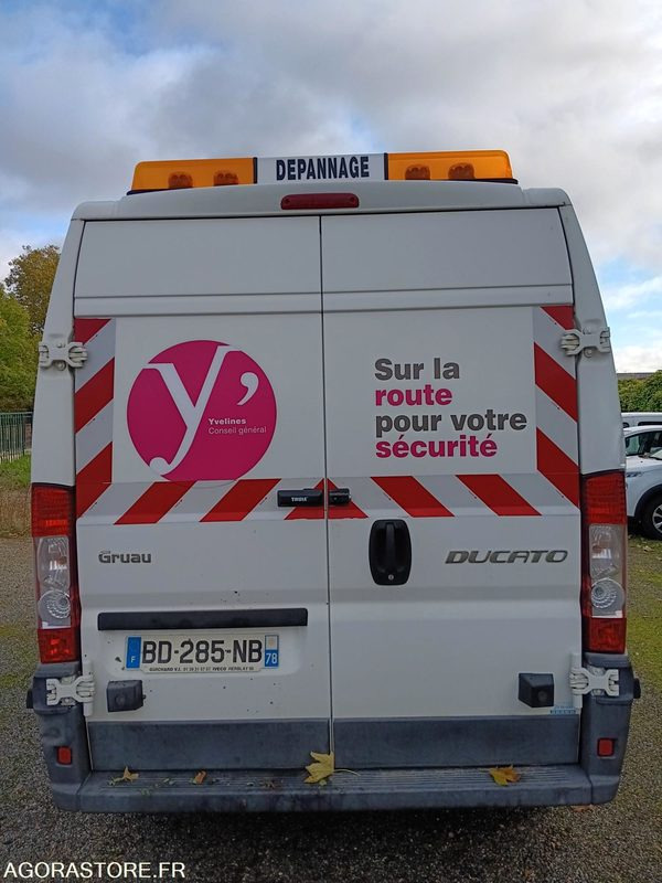 Fiat Ducato - 132 793 Kms - 2010 - Furgon: 4 kép. Fiat Ducato - 132 793 Kms - 2010 - Furgon: 4 kép.