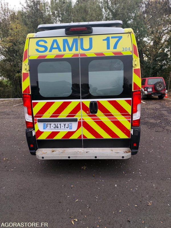 Fiat Ducato ambulance réformée 2020 - 278637kms - Mentőautó: 5 kép. Fiat Ducato ambulance réformée 2020 - 278637kms - Mentőautó: 5 kép.