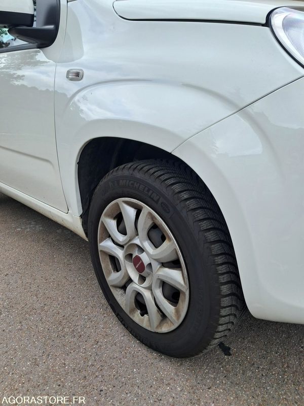 Fiat Panda FB-201-HQ - Kis furgon: 4 kép. Fiat Panda FB-201-HQ - Kis furgon: 4 kép.