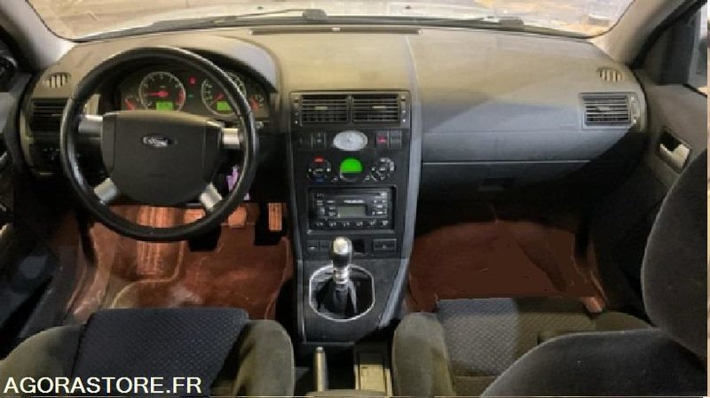 Ford Mondeo 1.8I - 125 GHIA .CT-OK passé et accepté pour 2 ans - Autó: 5 kép. Ford Mondeo 1.8I - 125 GHIA .CT-OK passé et accepté pour 2 ans - Autó: 5 kép.