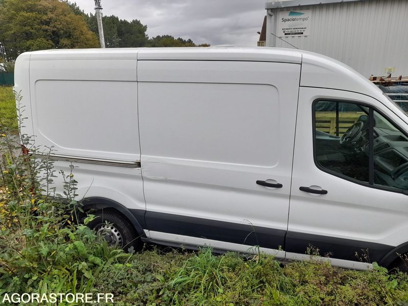 Ford Transit - 2015 - 104229 Kms - Furgon: 2 kép. Ford Transit - 2015 - 104229 Kms - Furgon: 2 kép.
