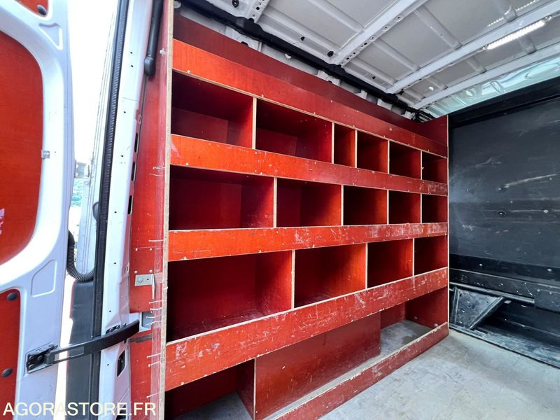 Fourgon Mercedes-Benz SPRINTER 2 V6 3L 190cv - 2014 - 143500Kms - Furgon: 4 kép. Fourgon Mercedes-Benz SPRINTER 2 V6 3L 190cv - 2014 - 143500Kms - Furgon: 4 kép.