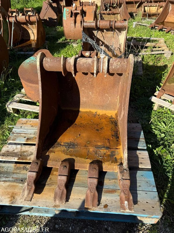 Godet 700mm Morin 3 - Kanál - Építőipari gépek: 1 kép. Godet 700mm Morin 3 - Kanál - Építőipari gépek: 1 kép.