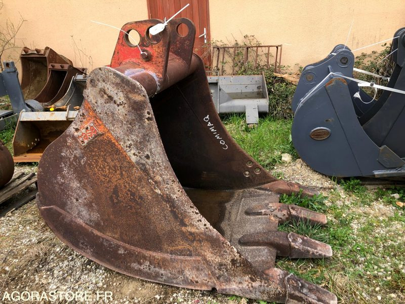 Godet CASE 110cm axes 60 et 75mm - Kotró kanál: 1 kép. Godet CASE 110cm axes 60 et 75mm - Kotró kanál: 1 kép.
