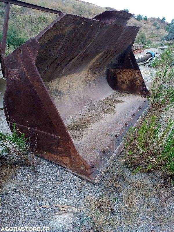 Godet CATERPILLAR - Szerszám/ Felszerelés: 3 kép. Godet CATERPILLAR - Szerszám/ Felszerelés: 3 kép.