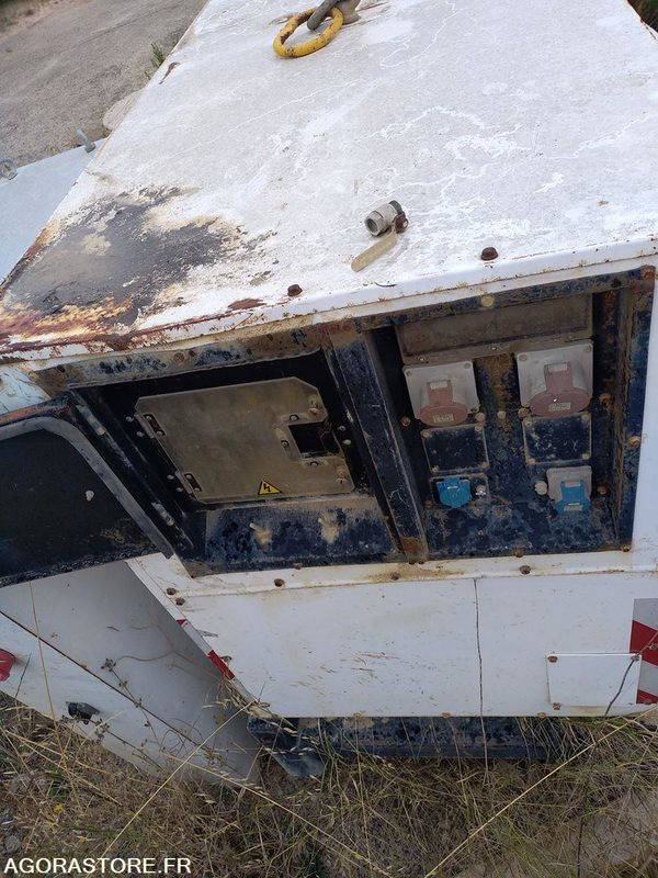 Groupe électrogène SDMO 60 kVA - Áramfejlesztő: 4 kép. Groupe électrogène SDMO 60 kVA - Áramfejlesztő: 4 kép.