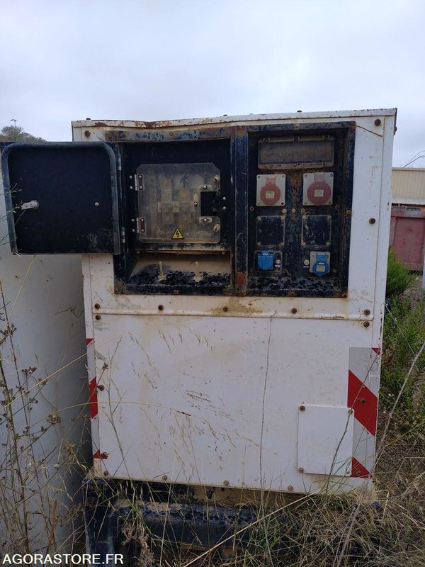 Groupe électrogène SDMO 60 kVA - Áramfejlesztő: 3 kép. Groupe électrogène SDMO 60 kVA - Áramfejlesztő: 3 kép.