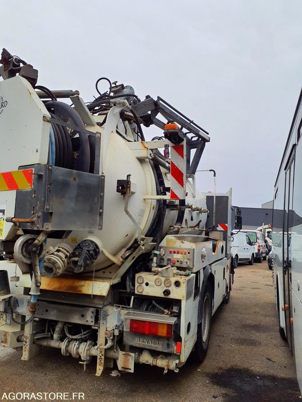 HYDROCUREUR 19T RIVARD - 2004 / 262 122 KM - Szippantós autó: 3 kép. HYDROCUREUR 19T RIVARD - 2004 / 262 122 KM - Szippantós autó: 3 kép.